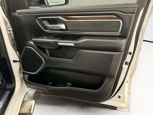Used 2022 RAM 1500 Laramie AWD/4WD image 32