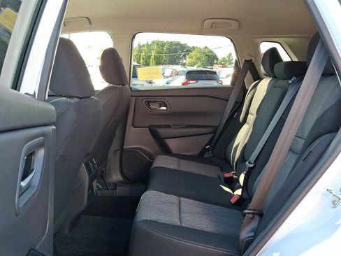 Certified 2025 Nissan Rogue SV image 10