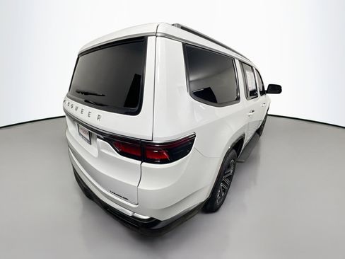 Used 2022 Jeep Wagoneer Series III w/ Flexible Seating Group image 4