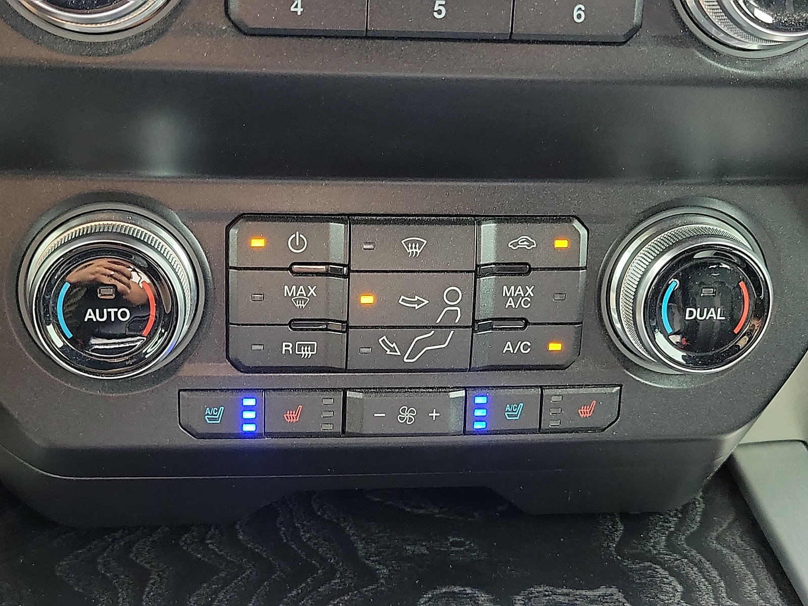 Used 2019 Ford F250 Platinum w/ Platinum Ultimate Package AWD/4WD image 15