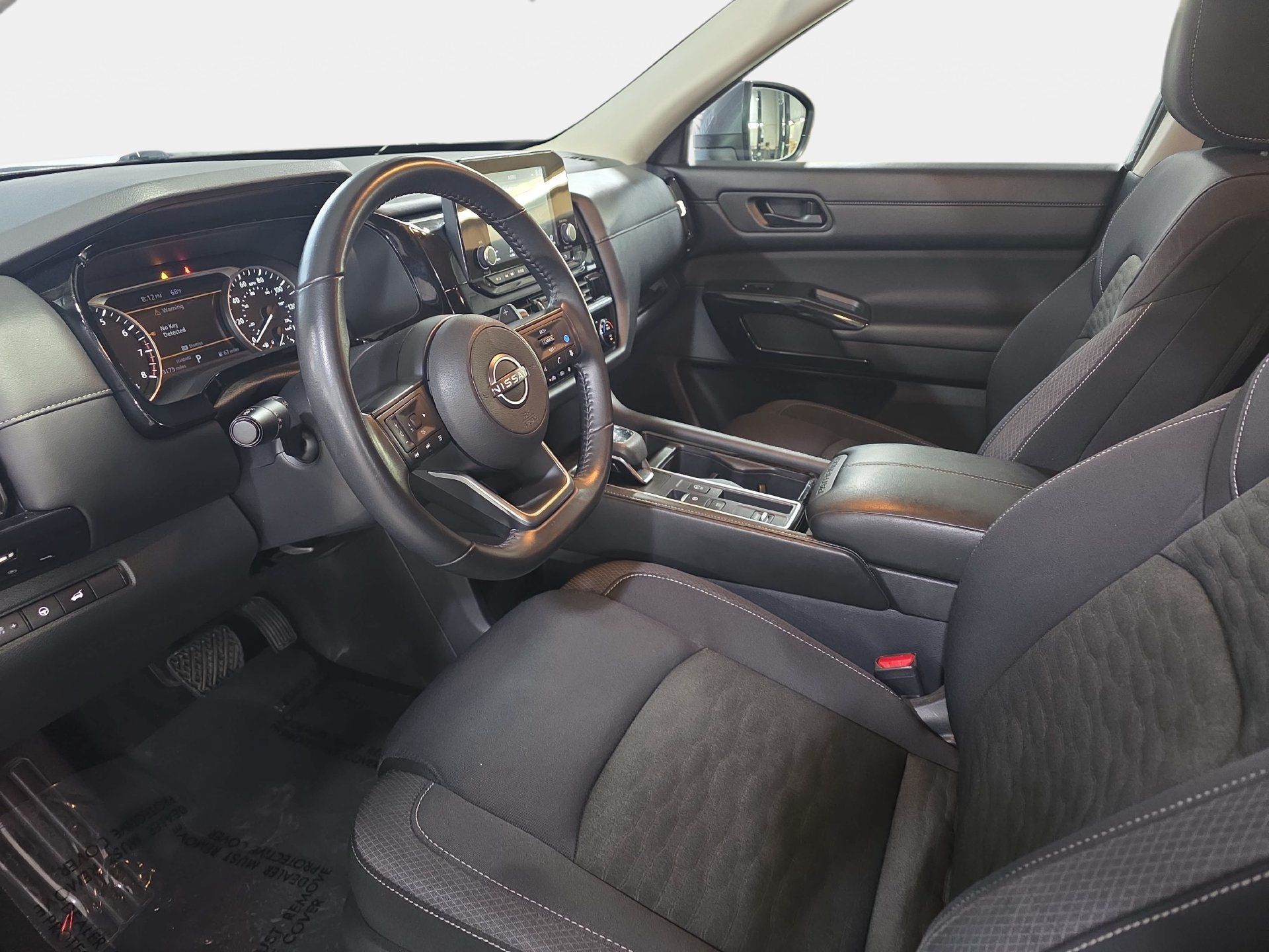Used 2025 Nissan Pathfinder SV FWD image 16