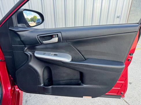Used 2014 Toyota Camry SE image 37