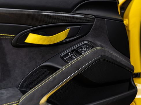 Certified 2016 Porsche Cayman GT4 RWD image 27
