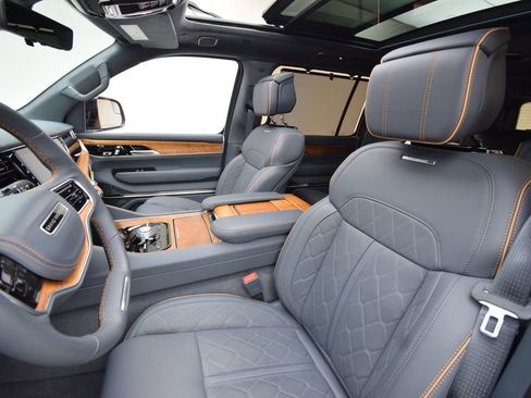 New 2024 Jeep Grand Wagoneer Series III AWD/4WD image 39