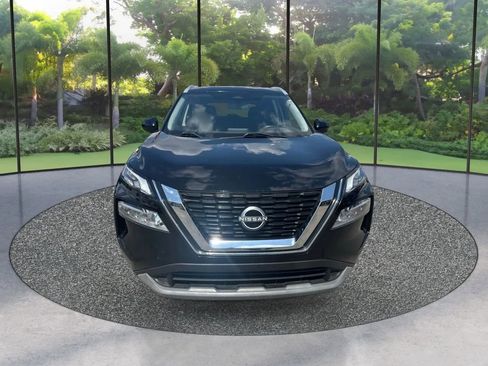 Used 2022 Nissan Rogue SV w/ SV Premium Package FWD image 2