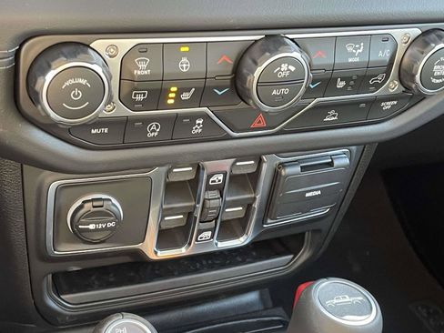 New 2026 Jeep Gladiator Sahara image 21