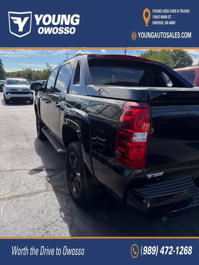 Used 2011 Chevrolet Avalanche LT AWD/4WD image 12