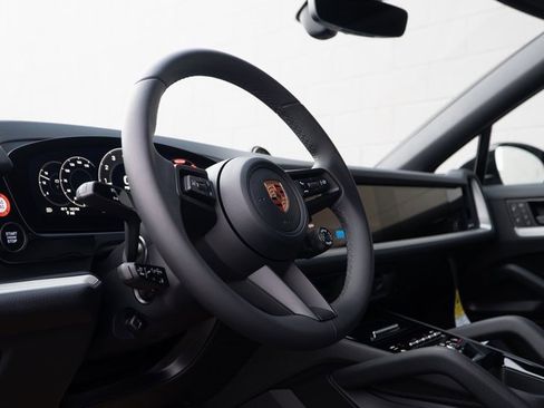 New 2026 Porsche Cayenne Coupe image 4