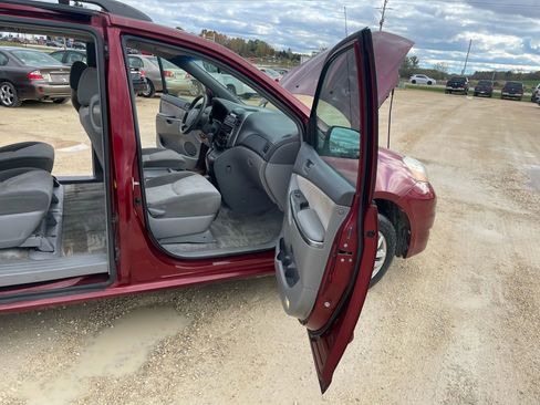 Used 2007 Toyota Sienna LE image 11