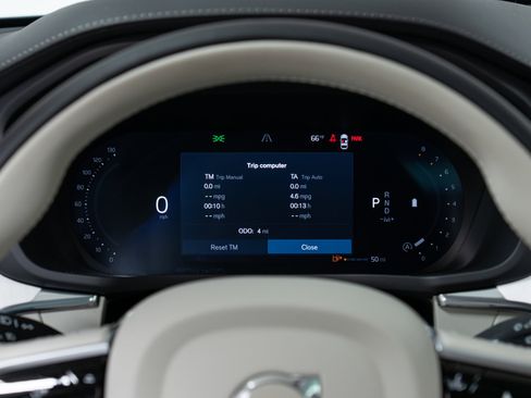 New 2026 Volvo XC60 B5 Ultra w/ Climate Package image 18