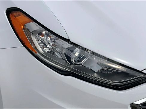 Used 2018 Ford Fusion SE image 26