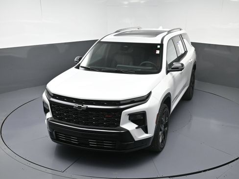 Used 2025 Chevrolet Traverse RS w/ LPO, Floor Liner Package FWD image 34