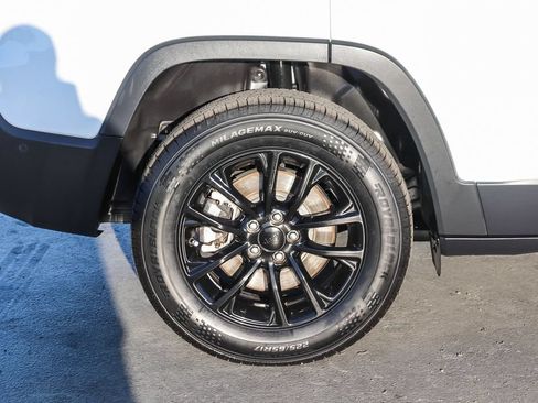 Used 2023 Jeep Cherokee Altitude Lux AWD/4WD image 12