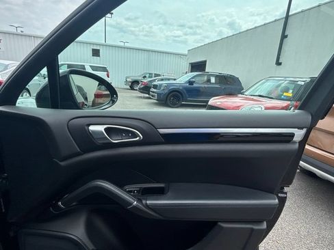 Used 2018 Porsche Cayenne Platinum Edition AWD/4WD image 22