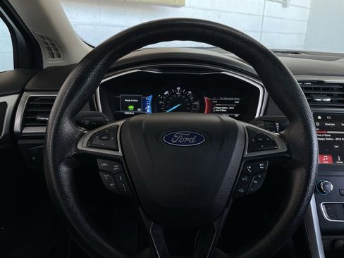 Used 2019 Ford Fusion SE image 26