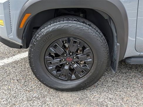 Used 2022 Nissan Frontier PRO-4X image 9