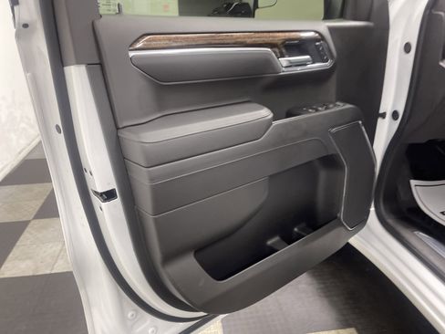 Used 2025 GMC Sierra 1500 Elevation image 10