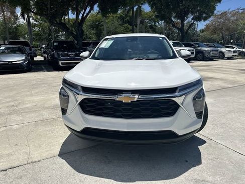 Used 2025 Chevrolet Trax LS w/ LS Convenience Package FWD image 19