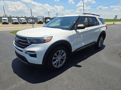 Certified 2022 Ford Explorer XLT w/ Equipment Group 202A image 8