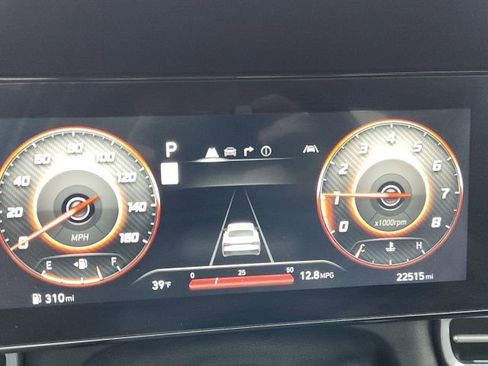 Used 2025 Hyundai Elantra Limited image 11