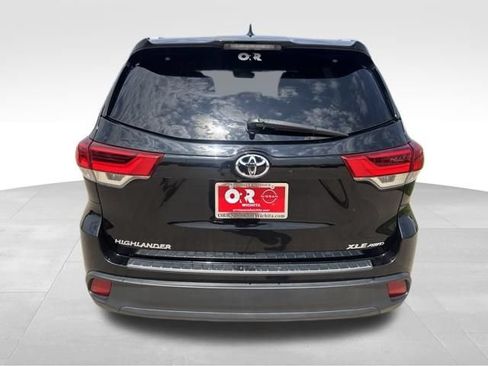 Used 2019 Toyota Highlander XLE AWD/4WD image 11