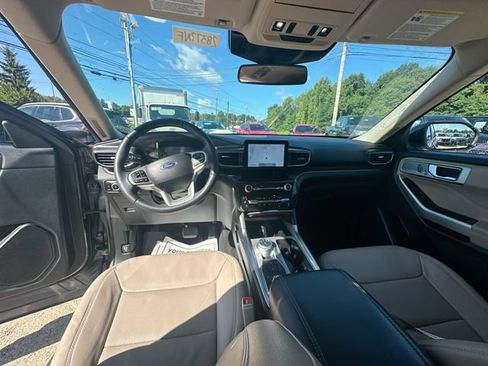 Used 2023 Ford Explorer Limited w/ Equipment Group 301A AWD/4WD image 24