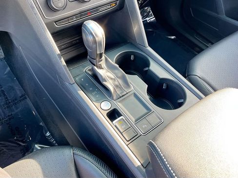 Used 2021 Volkswagen Atlas Cross Sport SE image 16