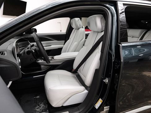 Used 2025 Cadillac Lyriq Luxury image 30