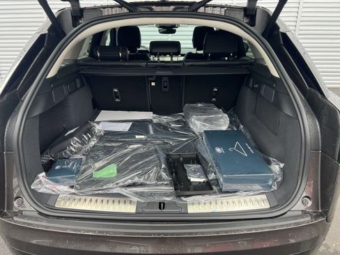 New 2025 Land Rover Range Rover Velar Dynamic SE image 31