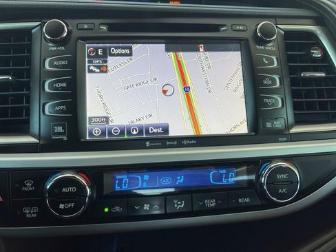 Used 2019 Toyota Highlander Limited image 22