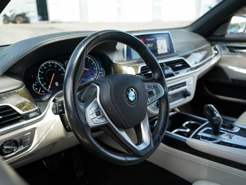 Used 2019 BMW 750i w/ Executive Package RWD image 6