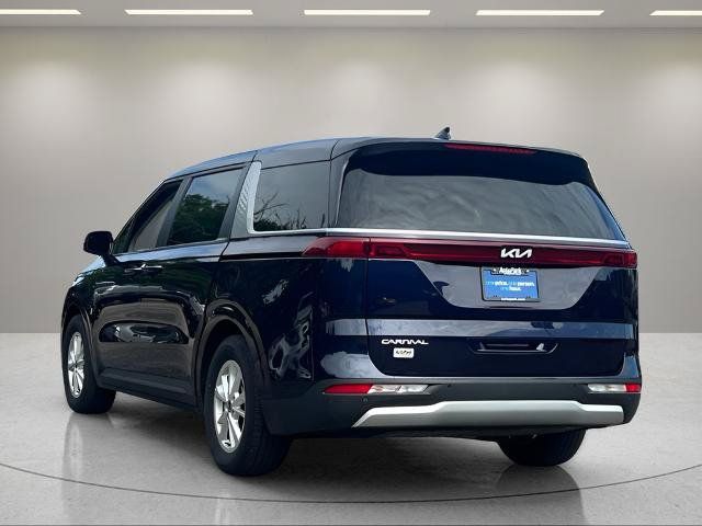 Used 2024 Kia Carnival LX FWD image 5