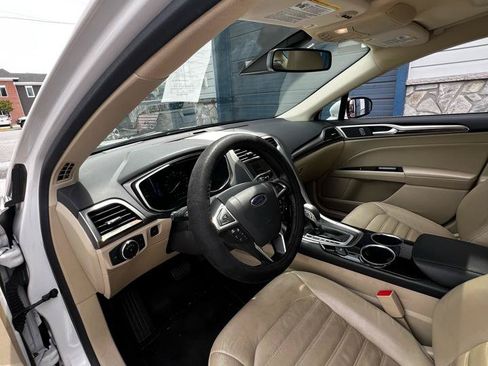 Used 2013 Ford Fusion SE FWD image 12