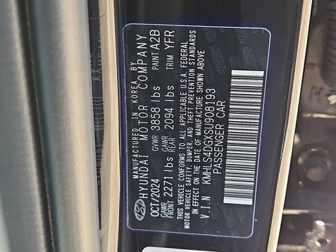 Certified 2025 Hyundai Elantra SEL FWD image 35