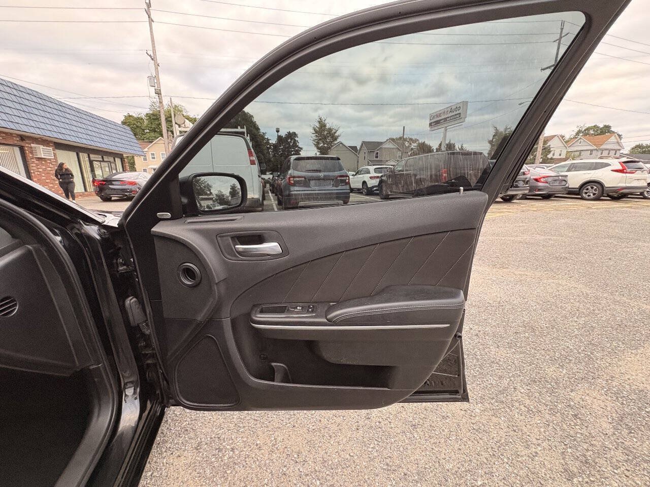 Used 2023 Dodge Charger SXT RWD image 19