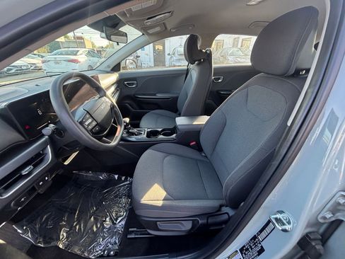 Used 2025 Kia K4 LXS image 28