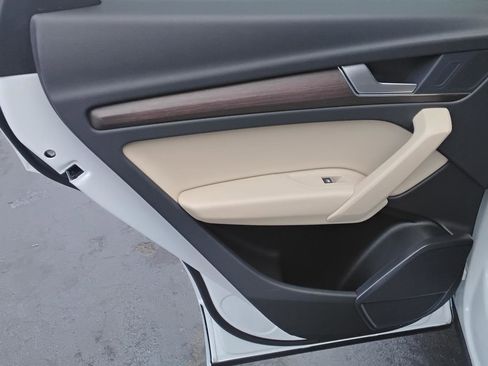 Certified 2024 Audi Q5 e Premium w/ Convenience Package image 18