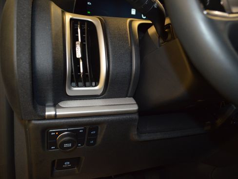 Used 2025 Ford Expedition Active AWD/4WD image 17