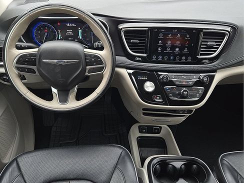 Used 2020 Chrysler Pacifica Limited FWD image 12