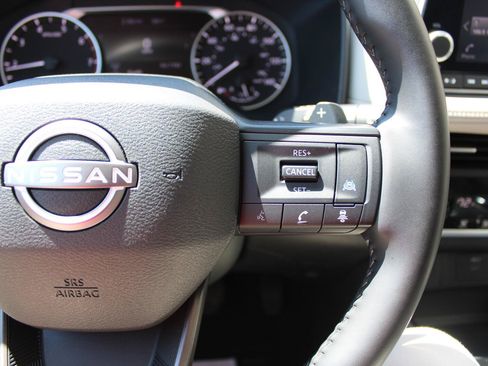 Used 2025 Nissan Rogue SV AWD/4WD image 15