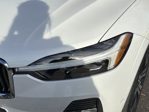 Certified 2023 Volvo XC60 B5 Plus image 6