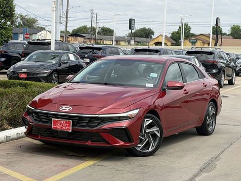 Used 2025 Hyundai Elantra SEL FWD image 2