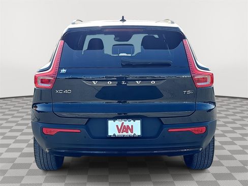 Used 2022 Volvo XC40 T5 R-Design w/ Advanced Package image 6