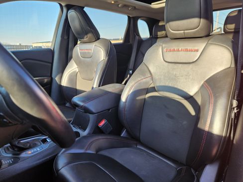 Used 2021 Jeep Cherokee Trailhawk w/ Sun, Sound & Nav Group image 7