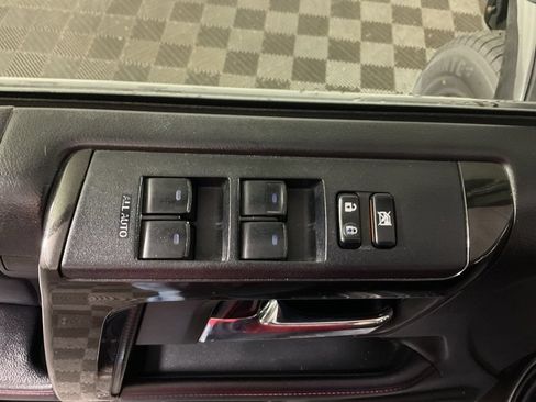 Used 2018 Toyota 4Runner TRD Off-Road AWD/4WD image 20
