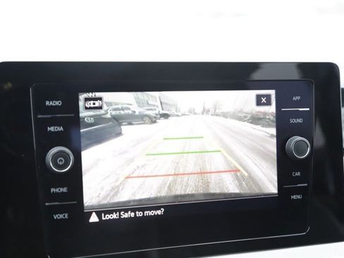 Used 2025 Volkswagen Taos SE w/ Panoramic Sunroof Package image 28