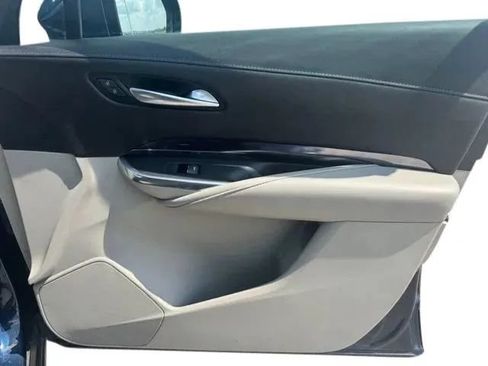 Used 2022 Cadillac XT4 Luxury w/ Cold Weather Package FWD image 15