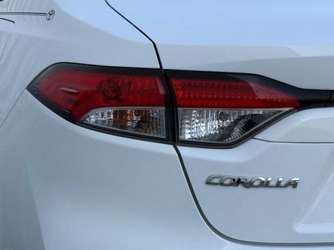 Used 2020 Toyota Corolla LE FWD image 6