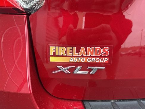 Used 2022 Ford Explorer XLT w/ Equipment Group 202A image 8