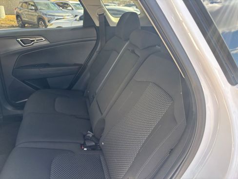 Used 2025 Kia Sportage LX image 37